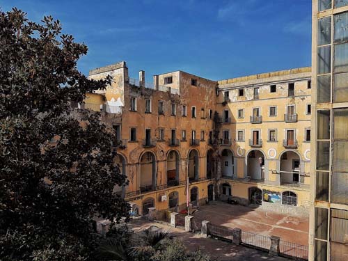 La biblioteca dello Scugnizzo Liberato un bene comune nel centro storico di Napoli1