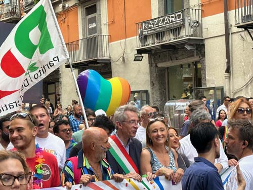Pride 2023 migliaia in corteo a Napoli per i diritti 1