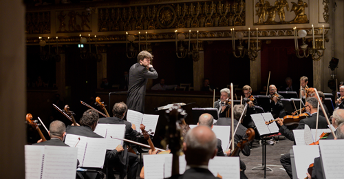 Mc Millan, Sibelius e Beethoven. Con Van Rijen il meglio della Sinfonica al Teatro San Carlo