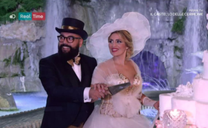 Da Tony Colombo a Mario Forte Sarà lei Sarà lui: il tariffario dei cantanti di Bambolina per la comunione è on line