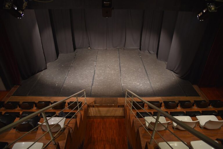 Weekend a teatro: arte e risate (gratis) al Teatro 99 Posti di Mercogliano